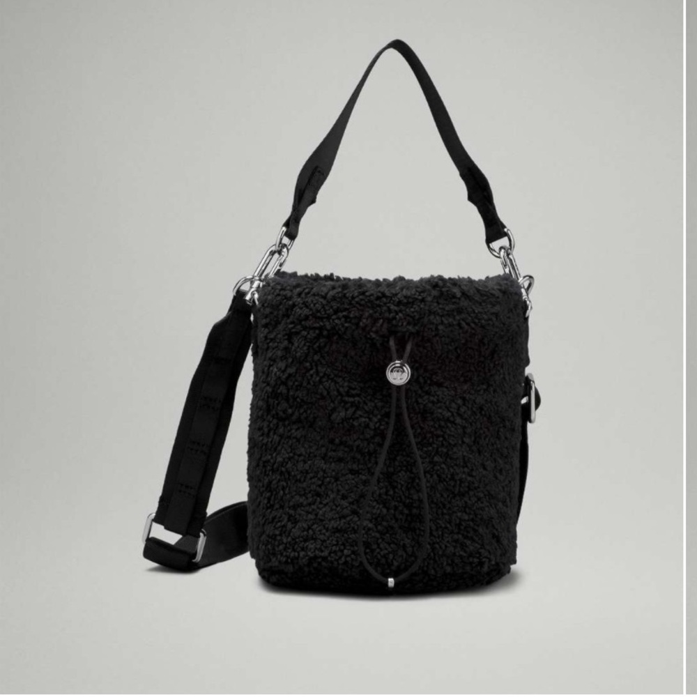 Lululemon Crossbody Fleece Bucket Bag 2.5L